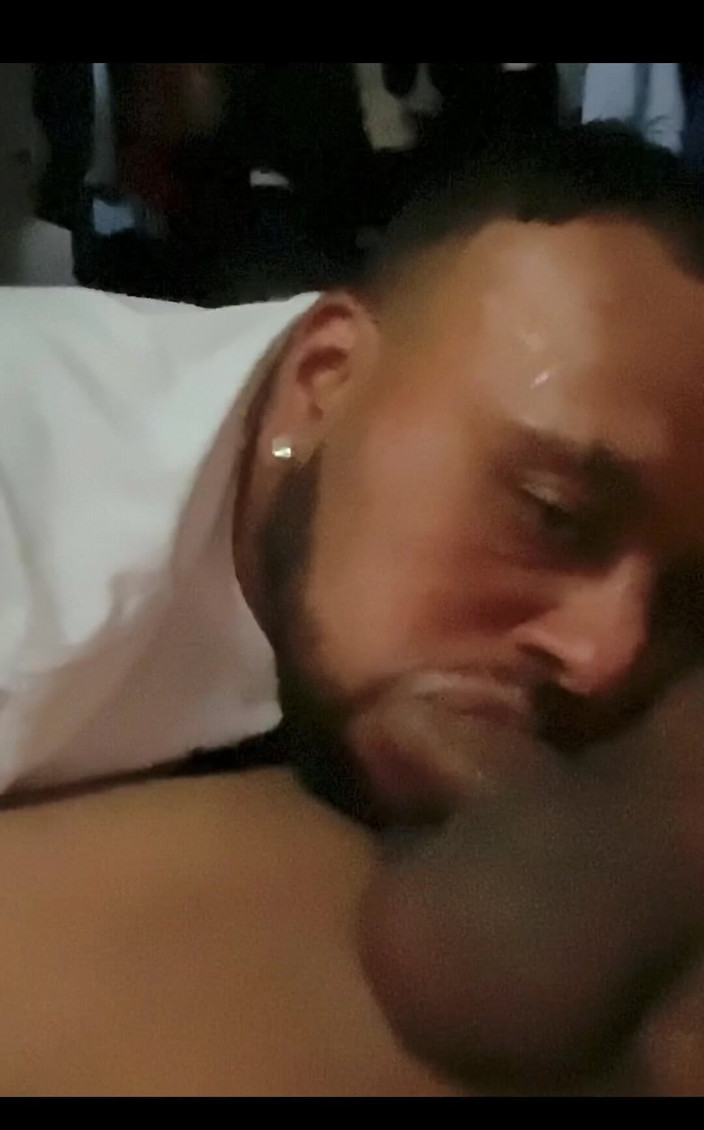 SloppyToppy: Amigo heterosexual me invita a adorarlo