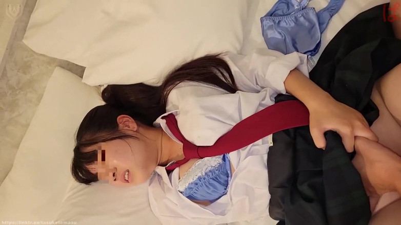 Japonica study book: Skupina tří kamarádek z dívčí školy ve třetím ročníku. Brigáda v...