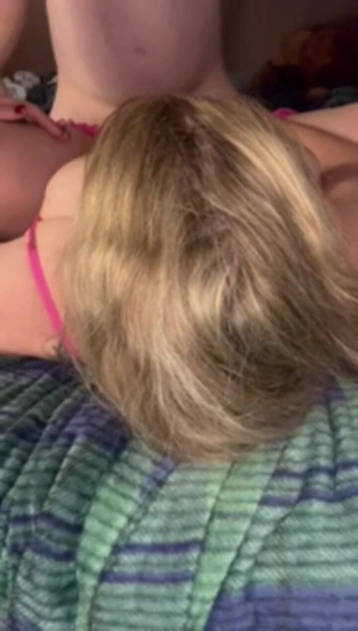 Mrs Awesome: मेरी चूत चाटी और चोदी जा रही है