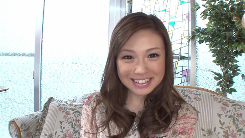 Blowjob Fantasies from Japan: Gagica japoneză brunetă își face de lucru în timpul unui interviu