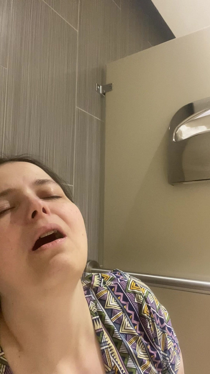 MissChrystalline: Orgasmo nel bagno