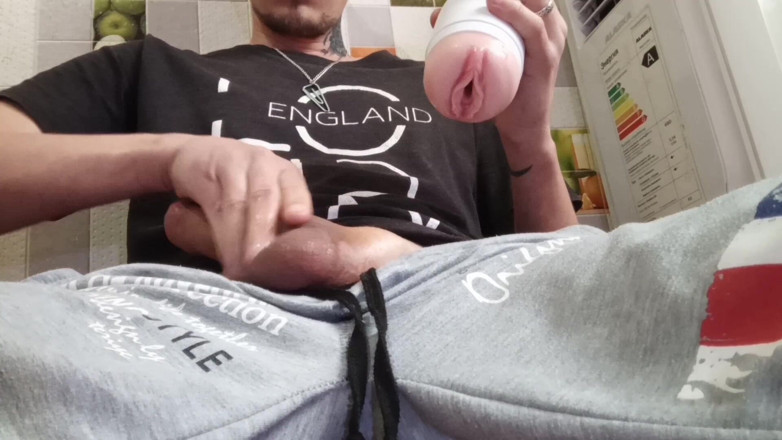 Roman Gisych: Creampie dalam pepek - Roman Gisych