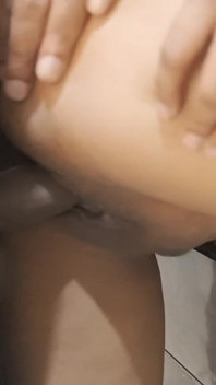 Desi Bhabhi Tvrdé šukání v kuchyni