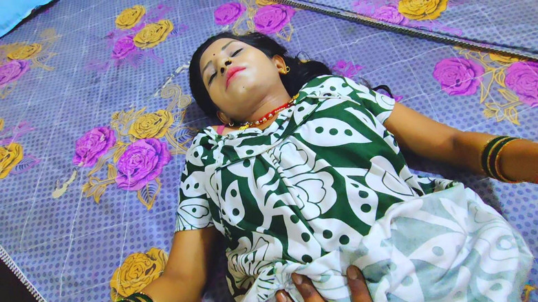 BadAim6: Indian Stepmom Shared Single Bed and Made Stepson Happy Full...