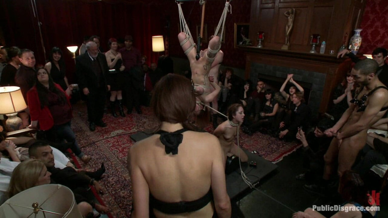 Public Disgrace by Kink: Il compleanno di principessa donna bash parte 2!