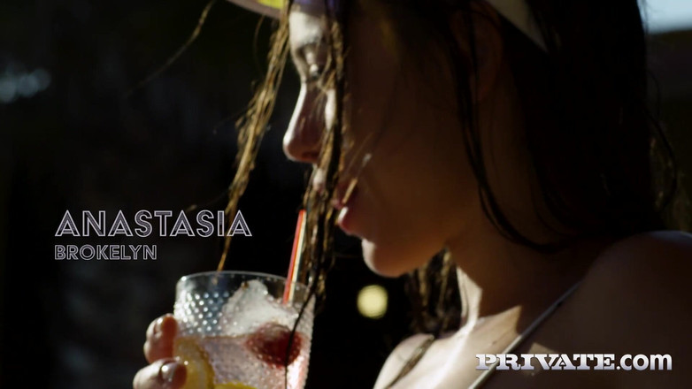 PrivateBlack: アーニャ・クレイ、スカーレット、タリア・ミント、アナスタシア・ブロークリン - 異人種間の乱交