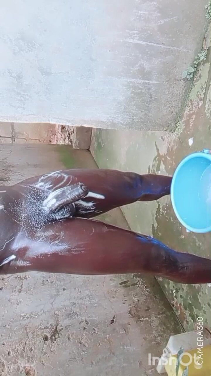 Hongi: अफ्रीका में बीबीसी मालिश नंगा नाच