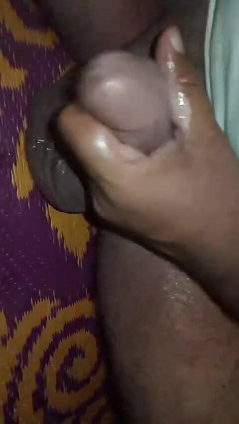 SpecialCanyon9: Cute Man masturbuje się w pokoju