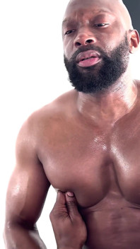 Dvě sexy černé topy se hádají o to, kdo bude nahoře a krémuje tu díru