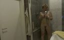 All Those Girlfriends: Blonde rijpe Mirabel speelt met haar poesje in de badkamer