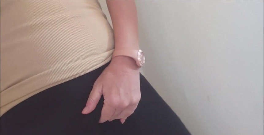 Natalie K: Thủ dâm xuống quần lót của tôi, tôi móc cua âm...