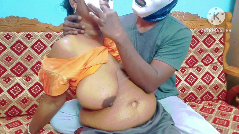 Sweethoneybgl: Awek Mallu miang dengan buah dada besar dan dia menggesel...