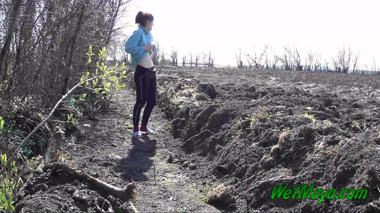 Wet Maya: Peeing in nature
