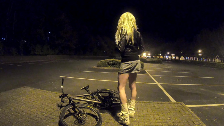 The Midnight Minx: Themidnightminx đi xe đạp nửa đêm