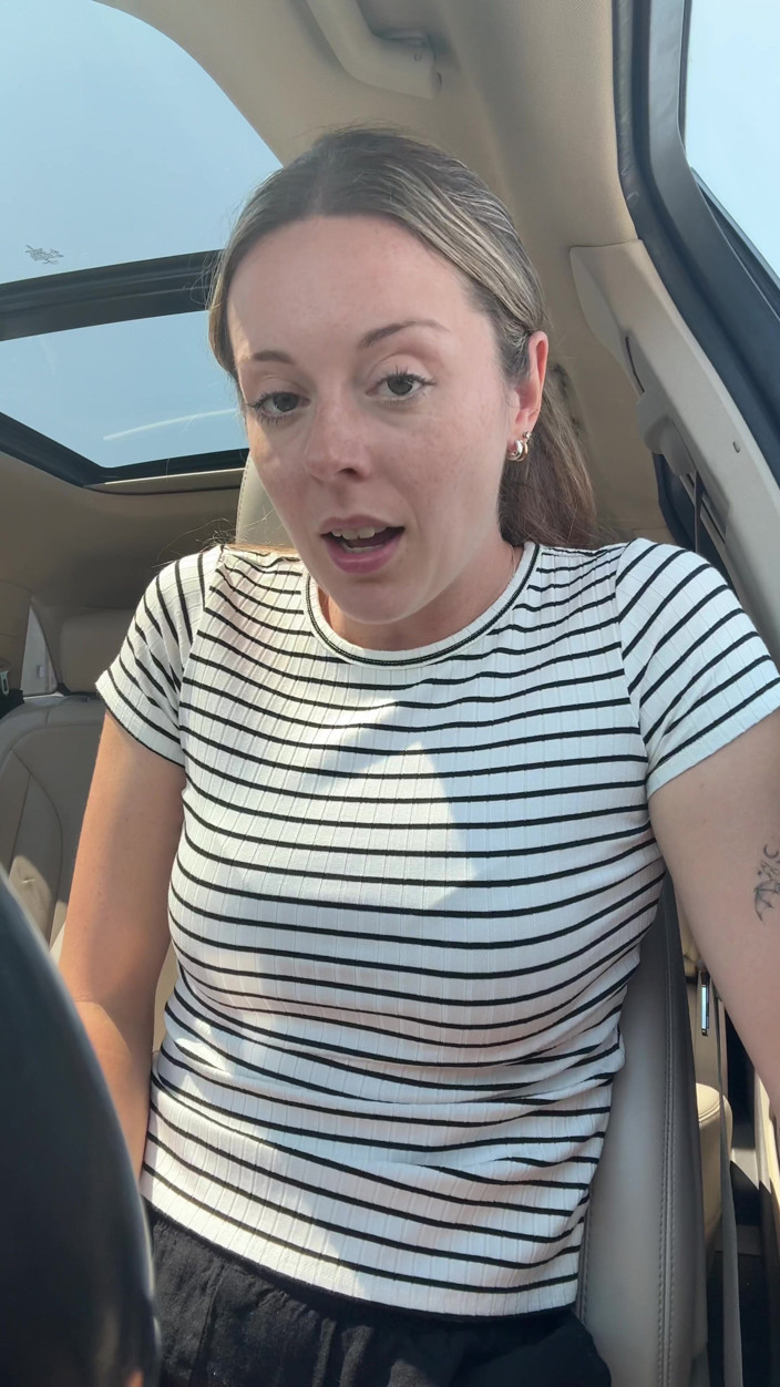 Nadia Foxx: Exuberante en el coche! Orgasmo arriesgado!