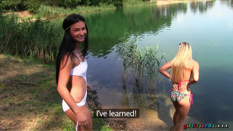 Girlfriends XXX: แฟนสาว XXX - Keira แหกหีขลิบของ kayla กว้างเพื่อเพลิดเพลินกับการเลียแสนหวานและเล่นหน้าเอาท์ดอร์
