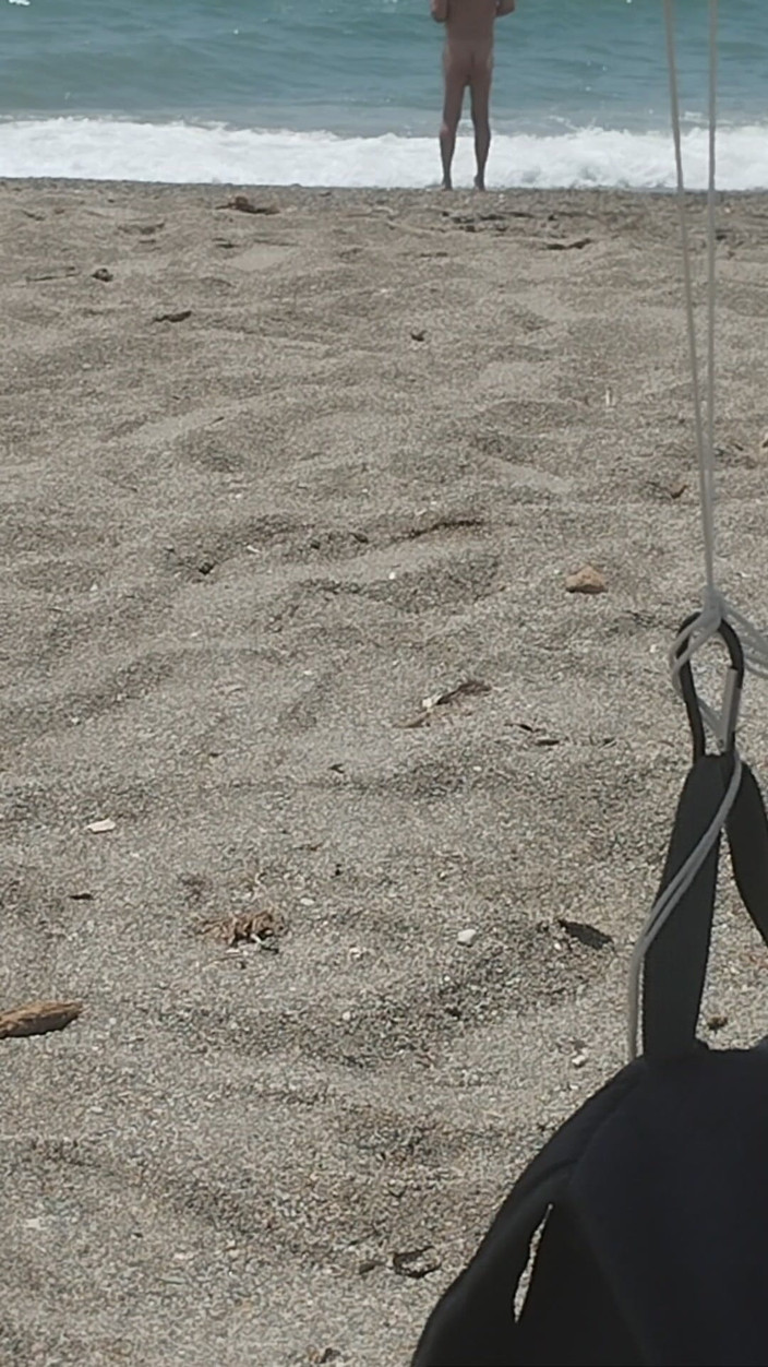 Morbosete000: 해변에서 벌거벗고 즐기고 있다