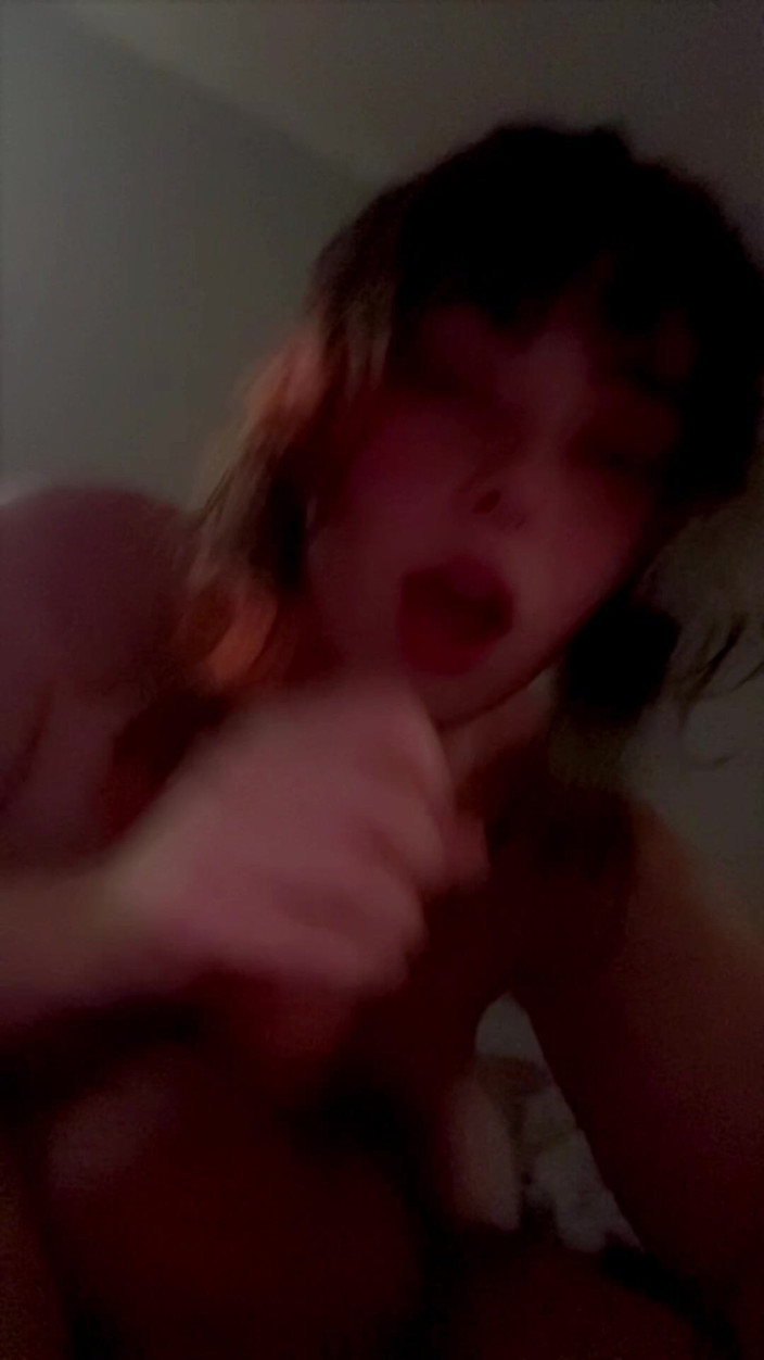 Mushroombitchx: Uctívání ptáka!