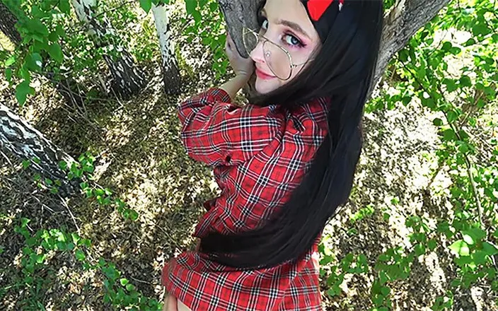 Anny Walker: A Walk Through the Woods Ended with a Cum Facial -...