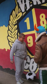 Gigantische tieten en enorme kont voetbal Ultras lady gang & Jennifer Mendez spuiten viertal drinkend - immorele live 4k