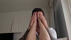 LaraRussian Doll: Fetish kaki mengisap dan menjilat kaki nyonyanya untuk footjob!