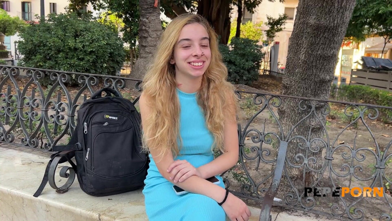 PepePorn: Irina nunca ha probado una polla porno! ¡Esta nena de 18 años...