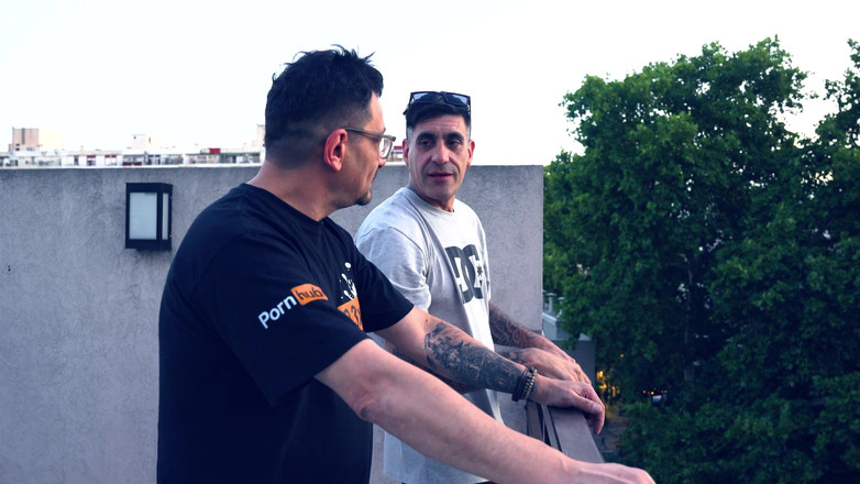 Elnonohub: Zou Je Bij Deze Buren Wonen? Ze Stellen Een Kwartet...