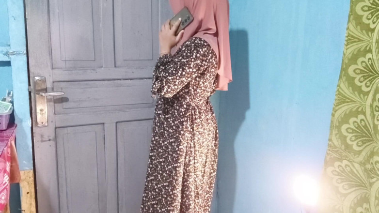 Riania: Wife Calls Cheating When Husband Is Not Home