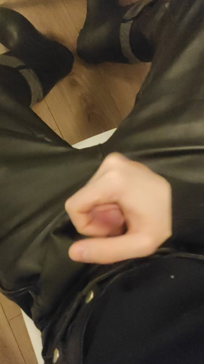 Gayfucker25: Гей-армійські чоловіки трахаються. Я в гумових чоботях і шкіряних штанях