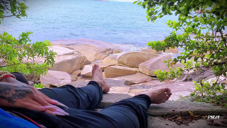 D3k69: Handjob Surprise Ejaculation on the Beach