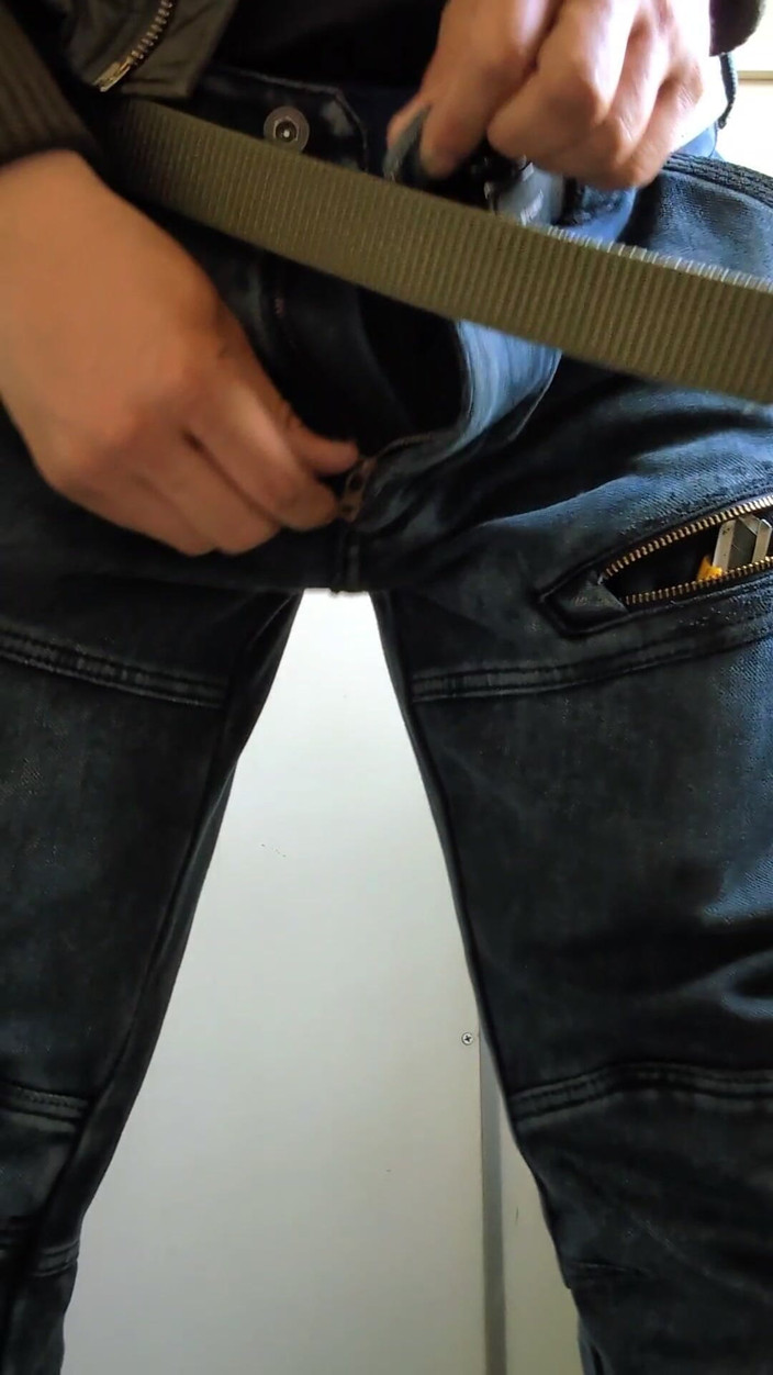 galhegol: Я часто пісяв біля камери.