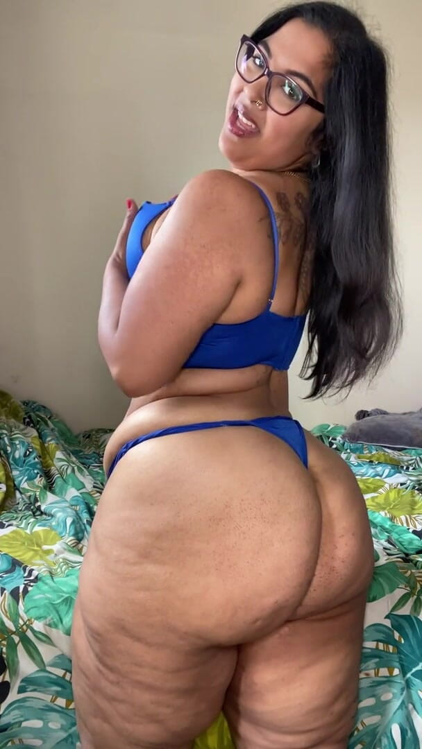 Zozonicoco: Asiática Grandota Te Provoca Con Su Enorme Culo