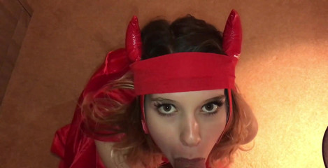 Samantha Flair: Scarlet Witch - Sledujte kouzlo na konci!