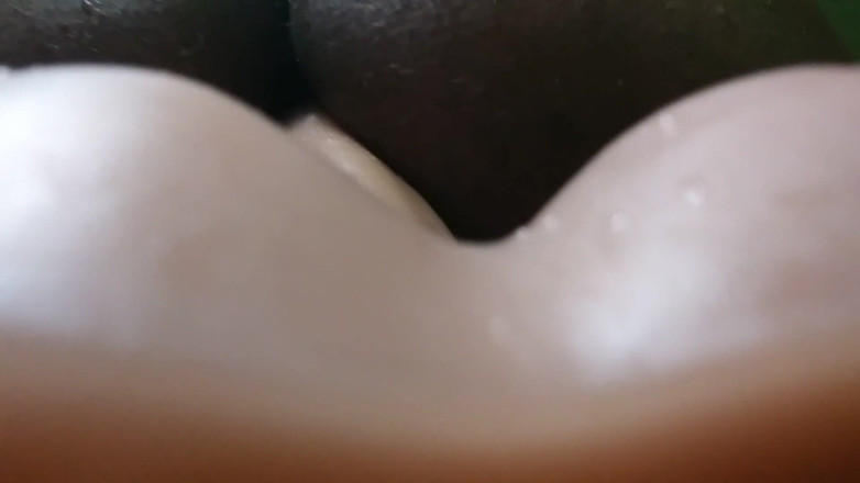 Truestarr: Phat Bubble Butt Riding! Close up View