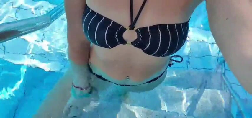 Limbetm: Sexy girl on pool show body