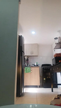Mutfağı ve kıyafetleri nasıl düzenlediğimi izleyin, hızlı hareket, çıplak