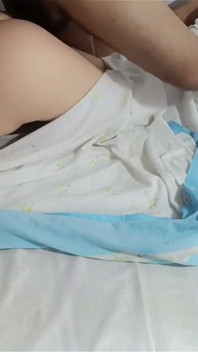 1041 我的大屁股小继女在学习前意外插入