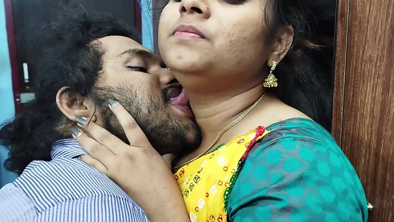 Vaishnavysharunraj: Mallu Hot Girl Half Saree Romantika s Lip Lock, Desi...