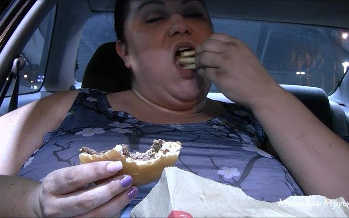 BBW Pleasures: Femeie super-mare și țâțoasă mâncând în mașină, vedere la persoana 1
