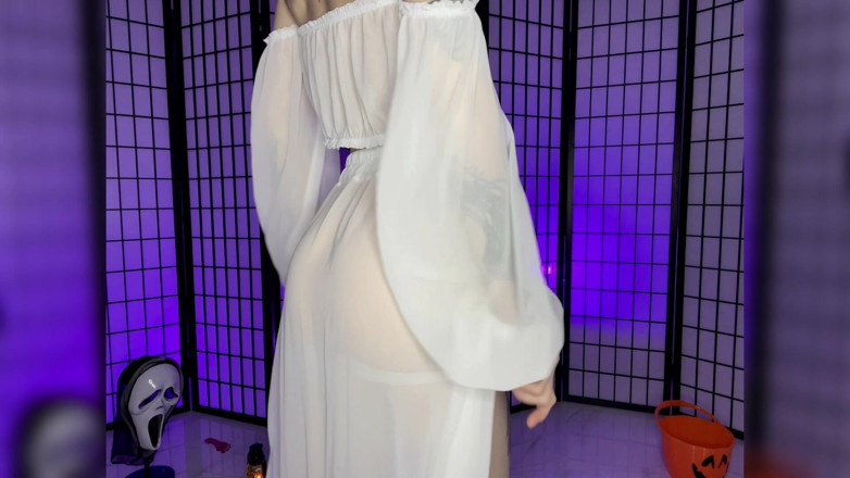 Karneli Bandi: Princess Leia Stripteasing and Fingering Both Holes for You