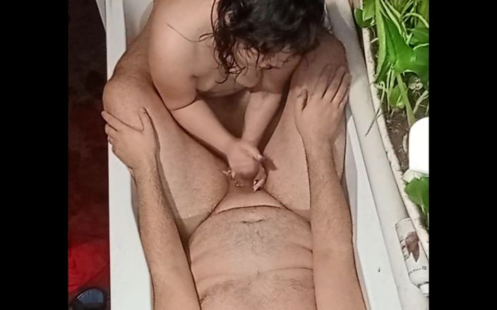 VitLen2: Chupó y pajeó hermanastro en el baño