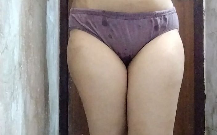 Riya Thakur: Hermanastra caliente bañándose en su cumpleaños sexy ombligo