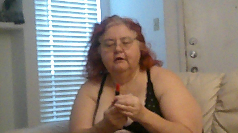 BBW nurse Vicki adventures with friends: Зрелая Толстушка Рыжая Медсестра Вики Говорит С Вами, Как Она Делает Губную Помаду С Применением Видео Для Вас!