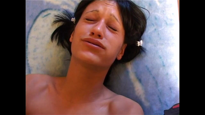 MMV films - The Original: Krásné dívky se dotýkají své kundičky, ošukané zezadu, pak sání...