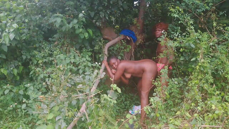 Sex naija 1: वह मुझे चोदना चाहती थी इसलिए मैं उसे बिना समय के इमारत में ले गया और अब हम झाड़ी में गए और चोद दिए