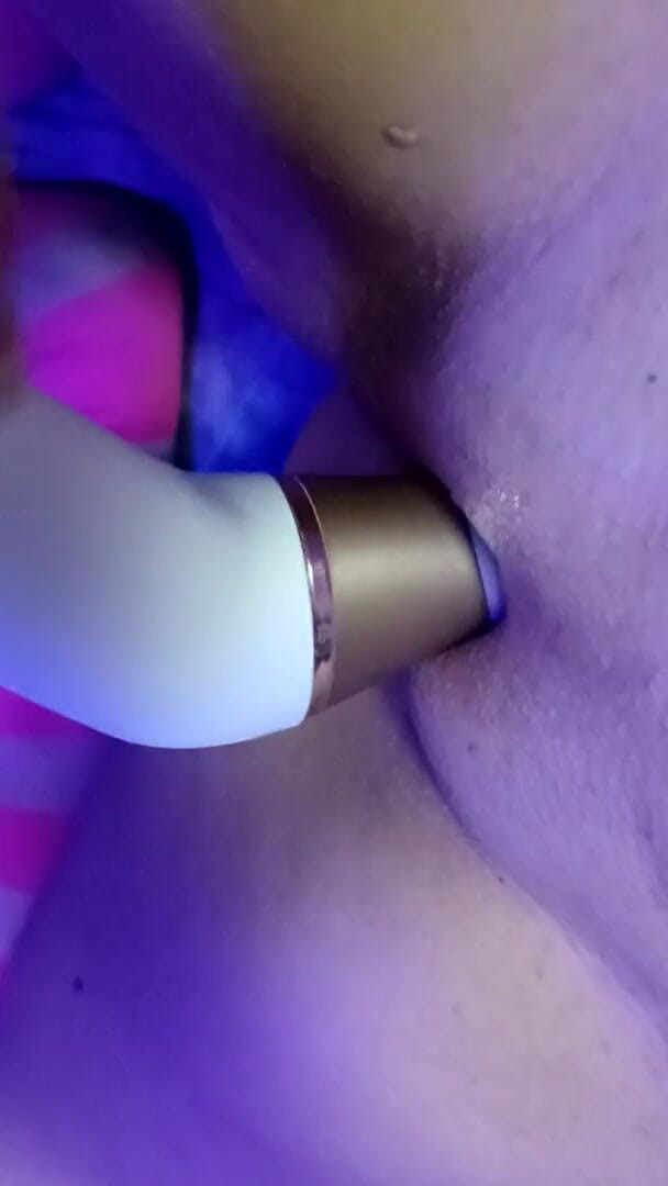 Rosedale troubles: Hot masturbation close up