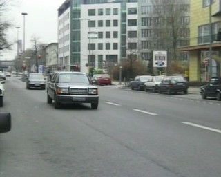 Deutsche Madchen: Prsatá a nadržená německá MILFka dostává v autě pokryté kulaté...