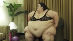 Full Weight Productions: BigmommaKat melelehkan bulldog kecil