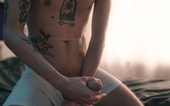 CedricDickery: Ngocok kontolku pagi-pagi sampai dicrot sperma hangat di pagi hari