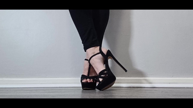 Kinky Lyrical: Stilettos dan Kaki Selat yang cantik